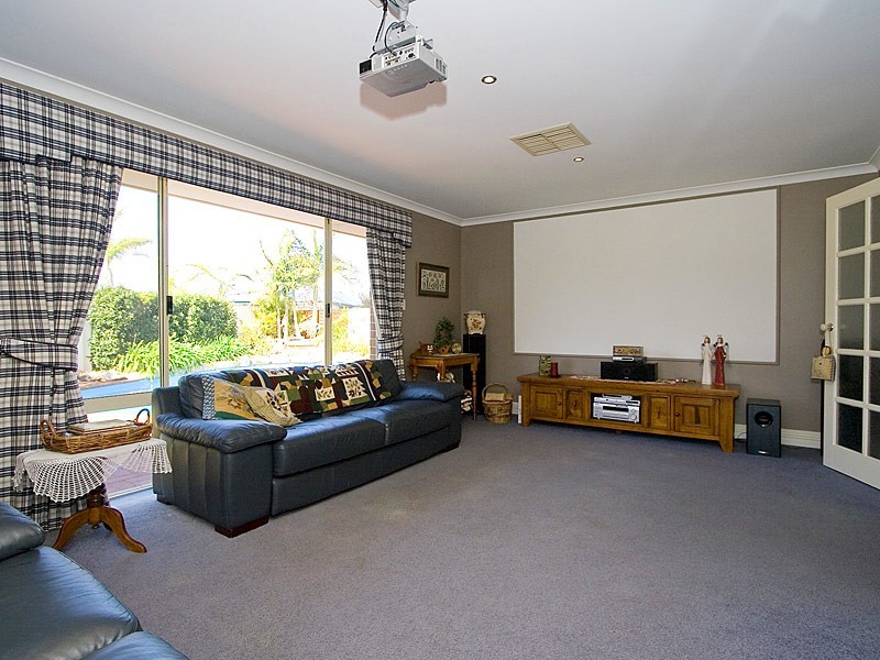 4 Hiltaba Court, Tapping WA 6065