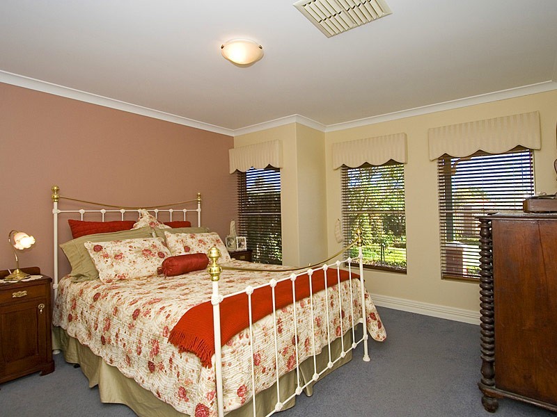 4 Hiltaba Court, Tapping WA 6065