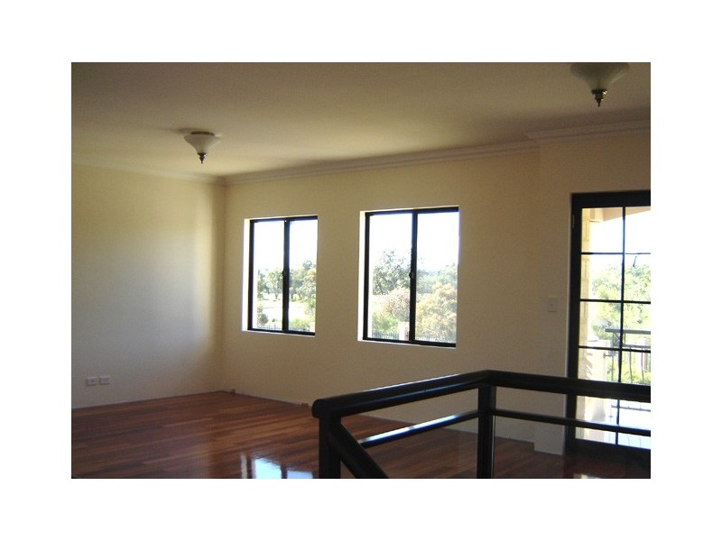 116 Golf Links Drive, Carramar WA 6031