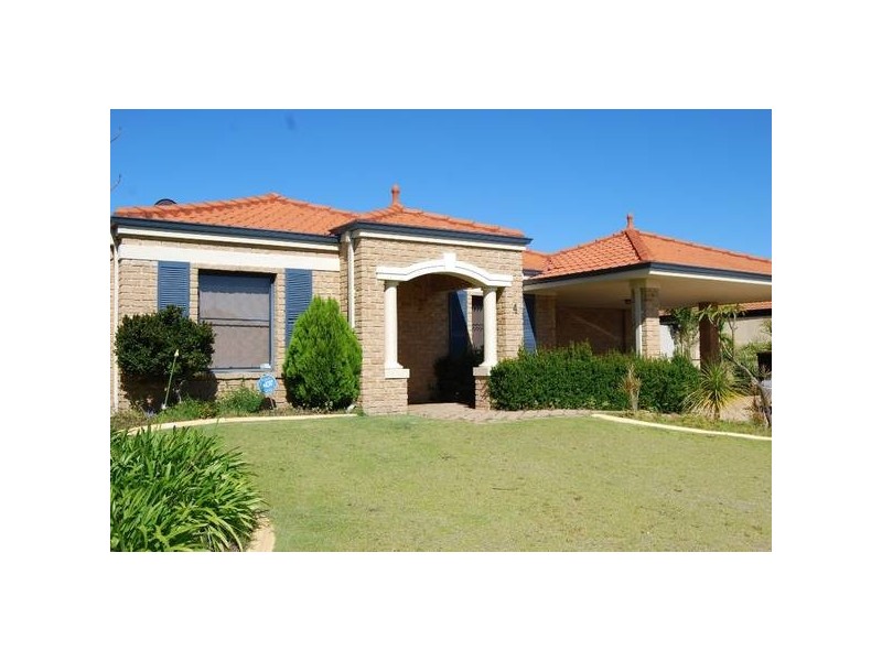 4 Camelot Grove, Carramar WA 6031