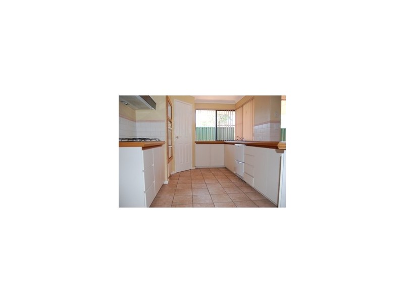 4 Camelot Grove, Carramar WA 6031
