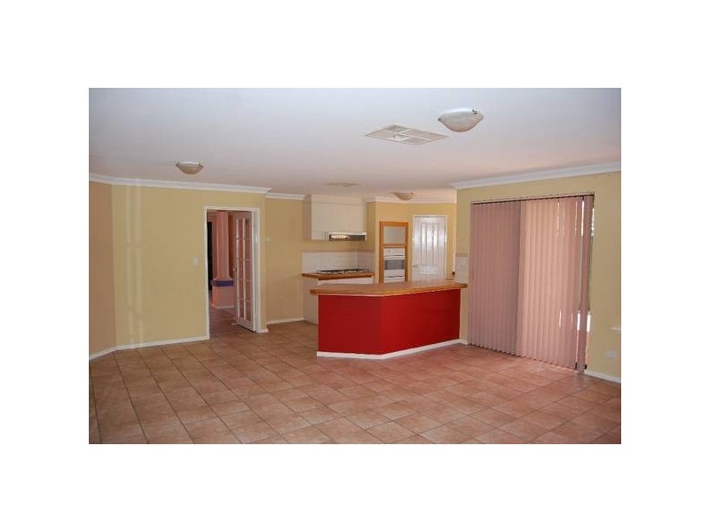 4 Camelot Grove, Carramar WA 6031
