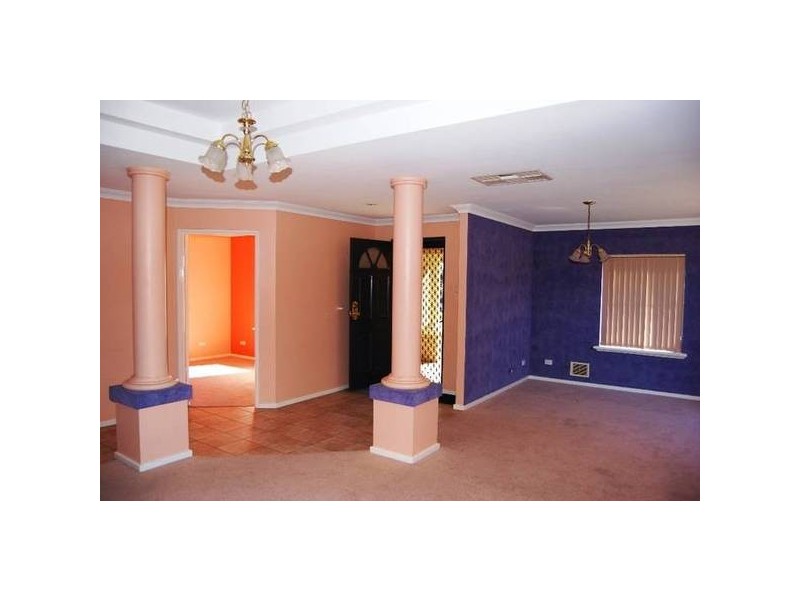 4 Camelot Grove, Carramar WA 6031