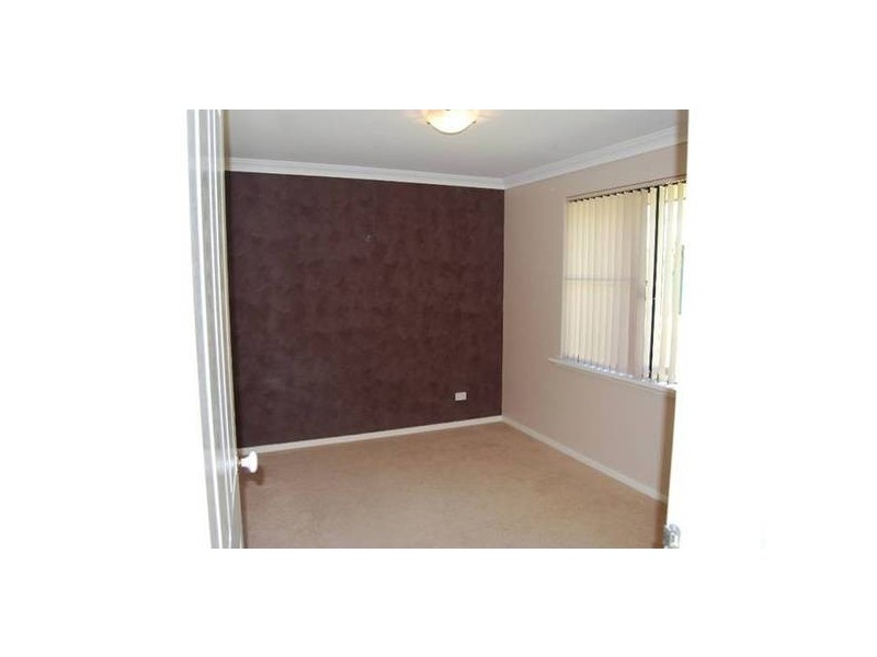 4 Camelot Grove, Carramar WA 6031