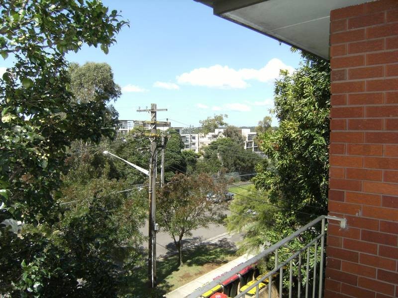 12/5 Bank Street, Meadowbank NSW 2114