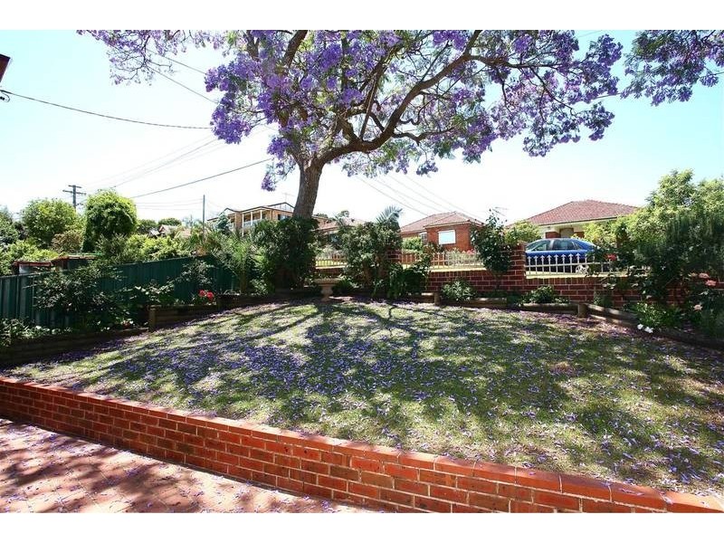 4 Commissioners Road, Denistone NSW 2114