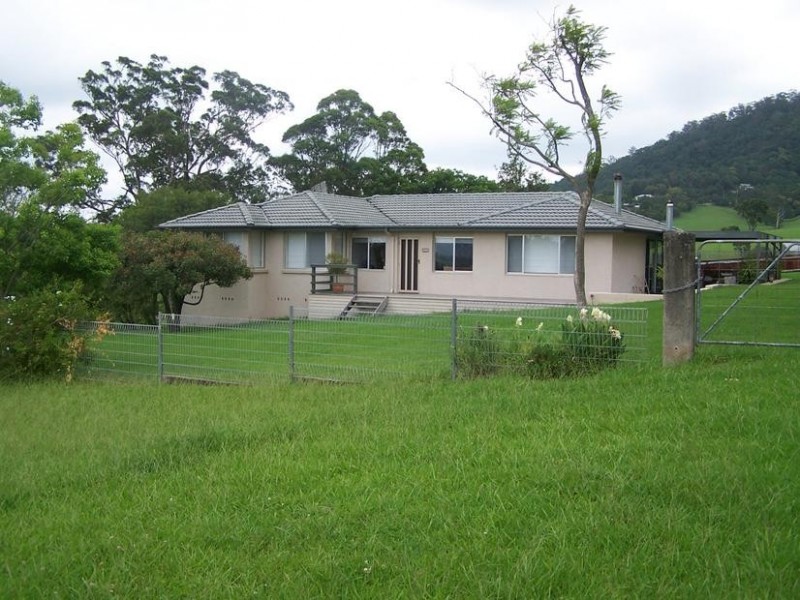 65 Graham Road, Meroo Meadow NSW 2540