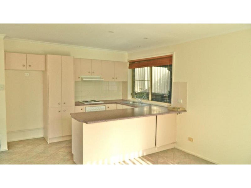 2/9 Abercrombie Crescent, Albion Park NSW 2527