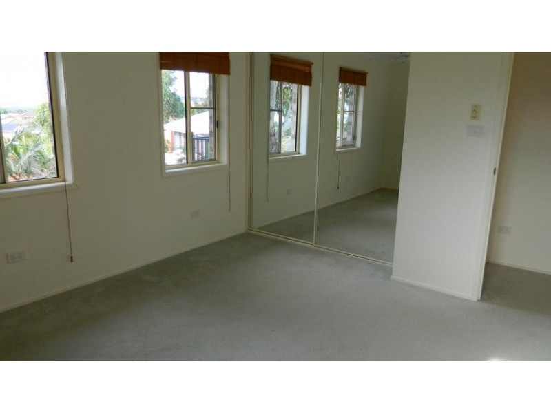 2/9 Abercrombie Crescent, Albion Park NSW 2527