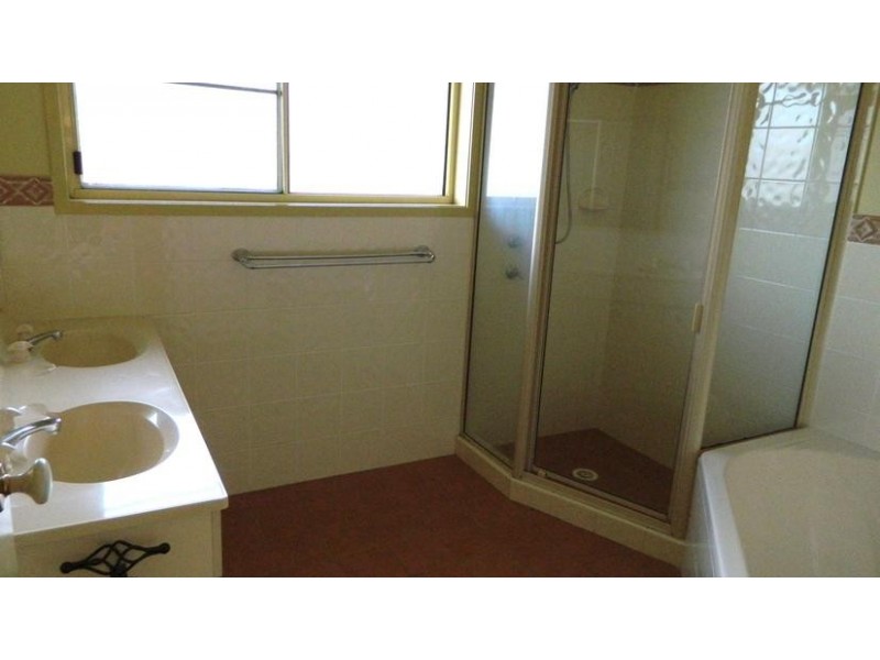 2/9 Abercrombie Crescent, Albion Park NSW 2527