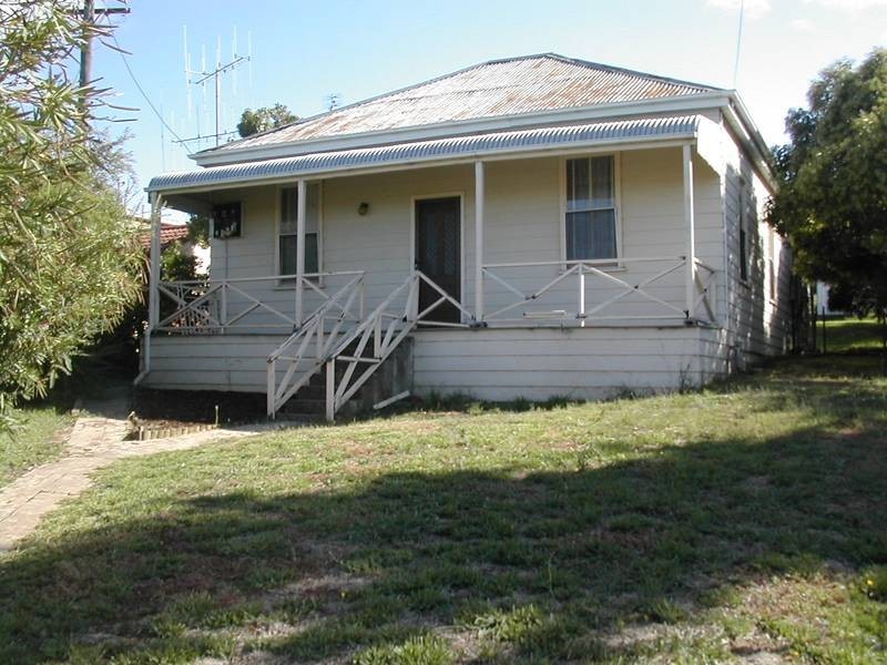 2 Lynch Street, Cowra NSW 2794