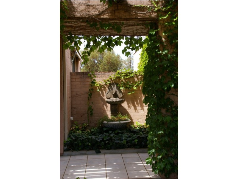 30 Gower Hardy Circuit, Cowra NSW 2794