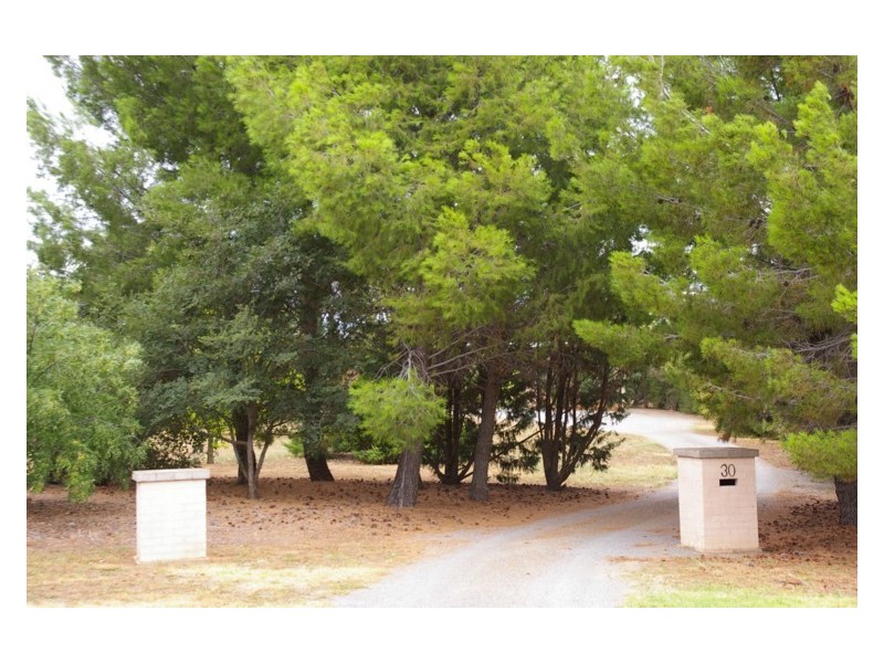 30 Gower Hardy Circuit, Cowra NSW 2794