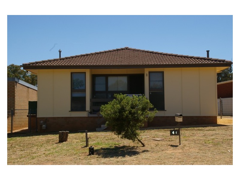 4 Wollowra Street, Cowra NSW 2794