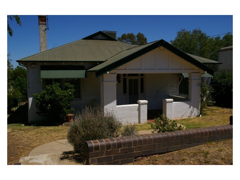 6 Smith Street, Cowra NSW 2794
