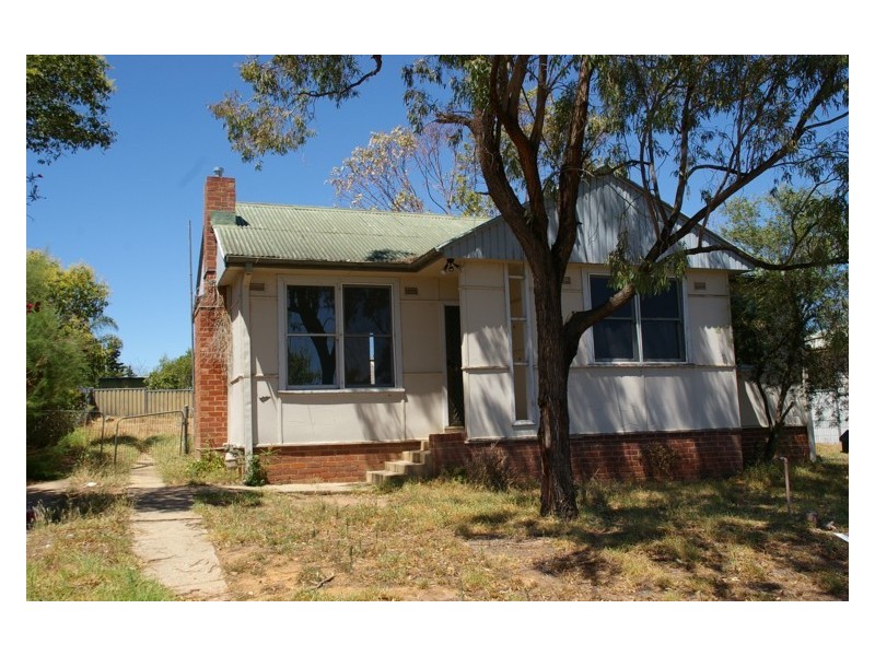 33 Eulo Street, Cowra NSW 2794