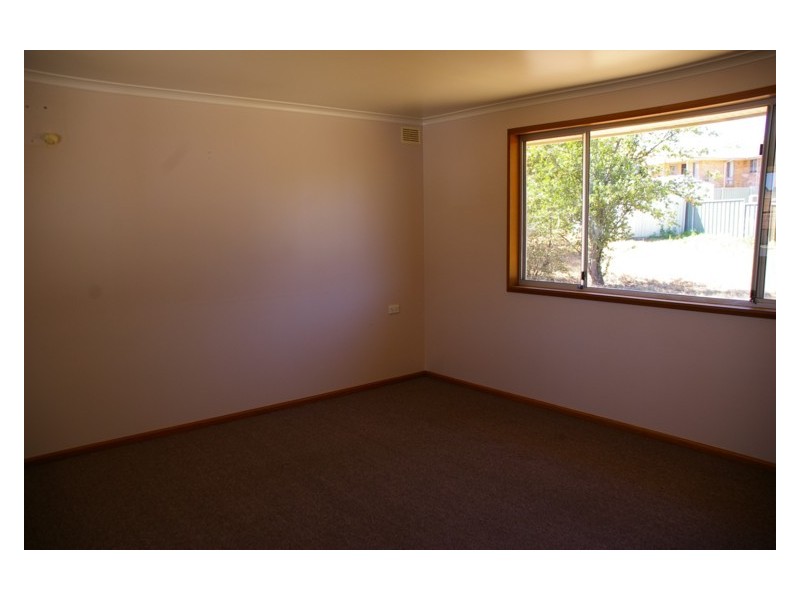 15 Jindalee Circuit, Cowra NSW 2794