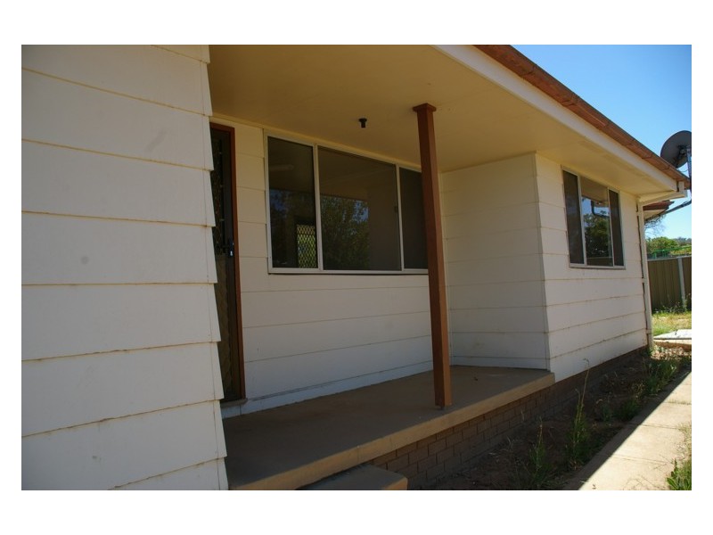 15 Jindalee Circuit, Cowra NSW 2794
