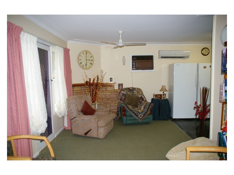 8 Newcombe Street, Cowra NSW 2794