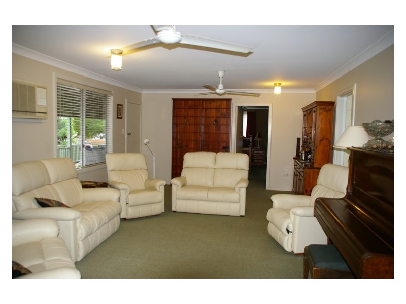 8 Newcombe Street, Cowra NSW 2794