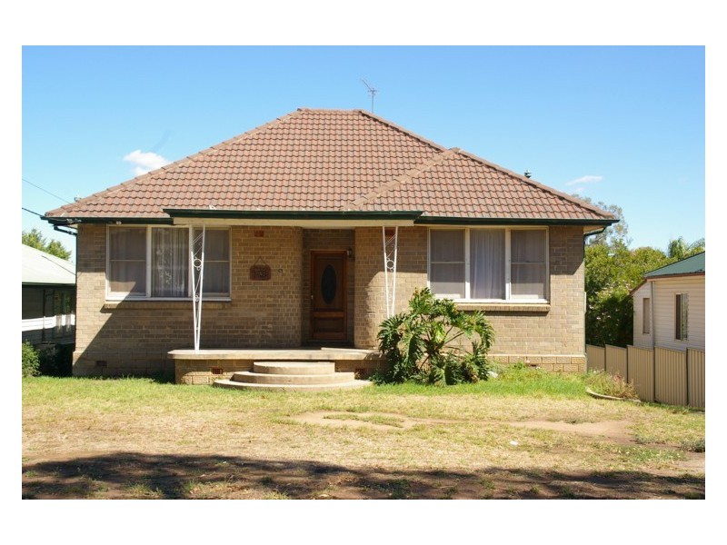 16 Nelson Street, Cowra NSW 2794