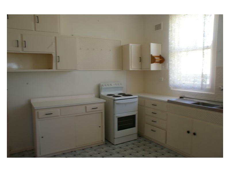16 Nelson Street, Cowra NSW 2794
