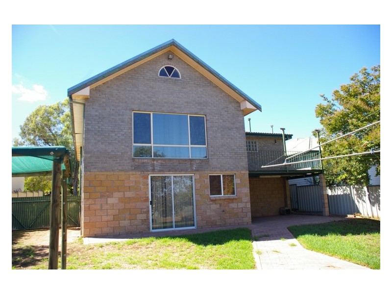 16 Nelson Street, Cowra NSW 2794