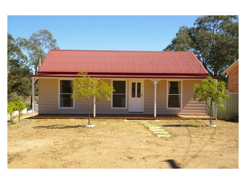 24 Chapman Street, Cowra NSW 2794