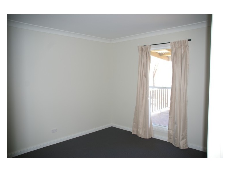 24 Chapman Street, Cowra NSW 2794