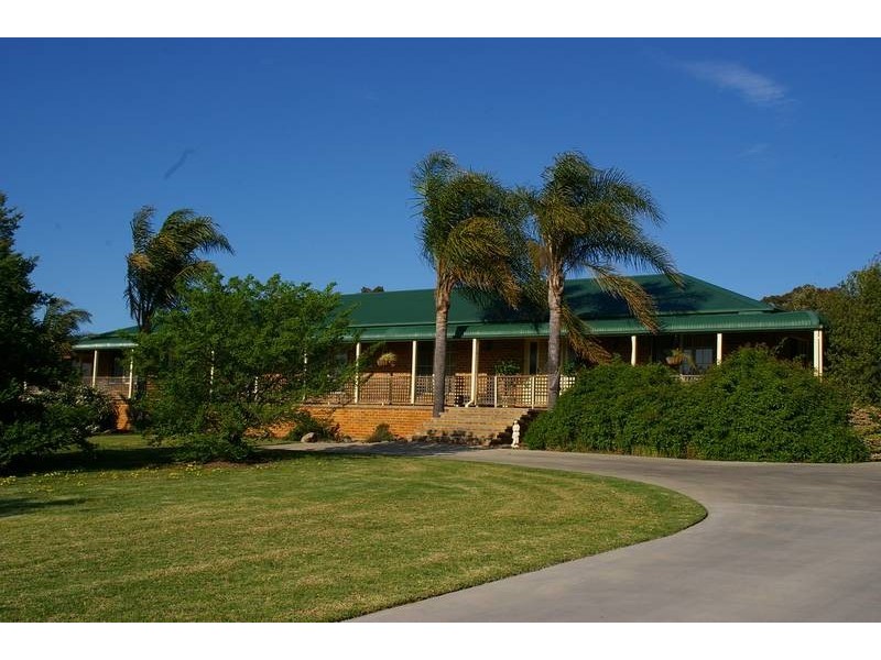 8 Gower Hardy Circuit, Cowra NSW 2794