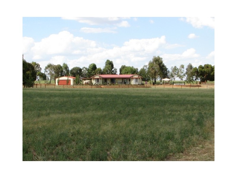 170 Barrs Road, Cowra NSW 2794