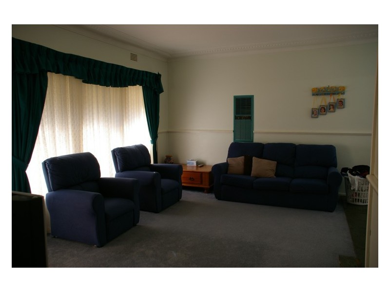 1 Newcombe Street, Cowra NSW 2794