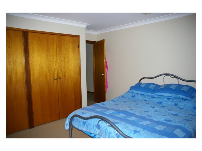 8 College Drive, Cowra NSW 2794
