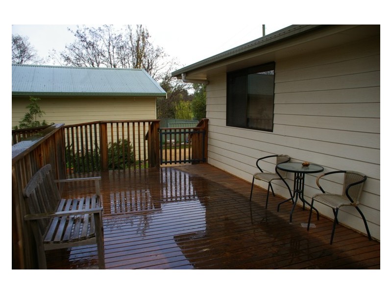 8 College Drive, Cowra NSW 2794