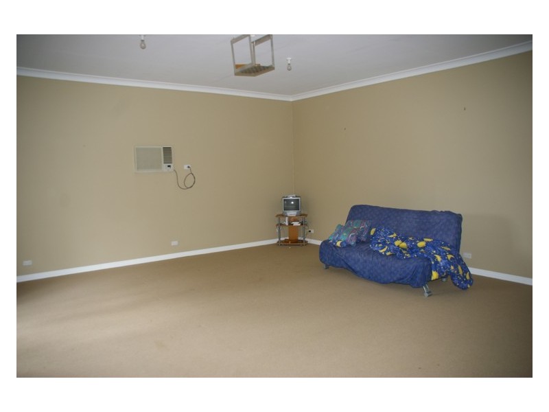 8 College Drive, Cowra NSW 2794