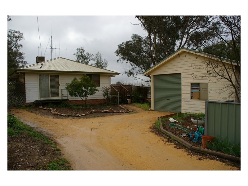 8 College Drive, Cowra NSW 2794