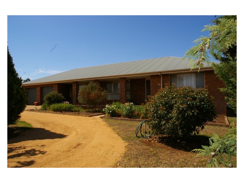 19 Willowvale Road, Cowra NSW 2794