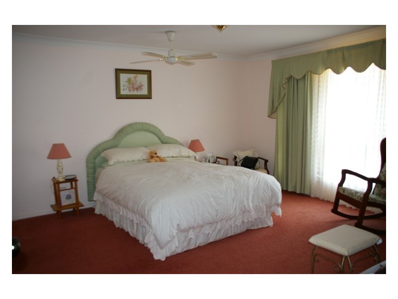 19 Willowvale Road, Cowra NSW 2794
