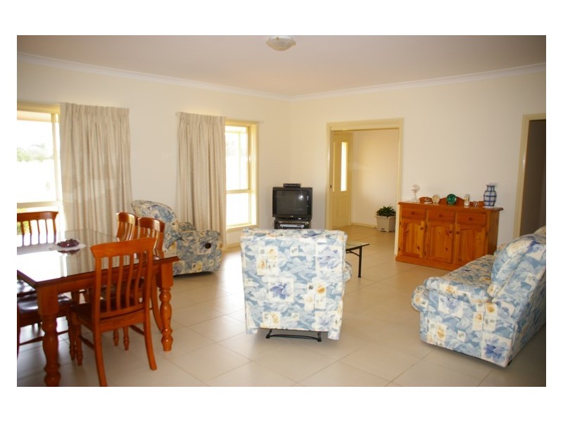 20 Kangaroo Flat Road, Cowra NSW 2794