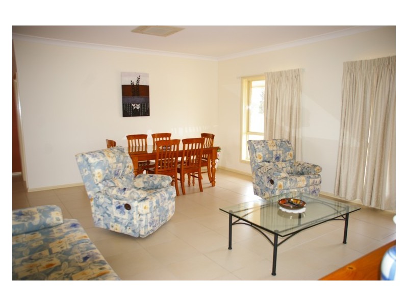 20 Kangaroo Flat Road, Cowra NSW 2794