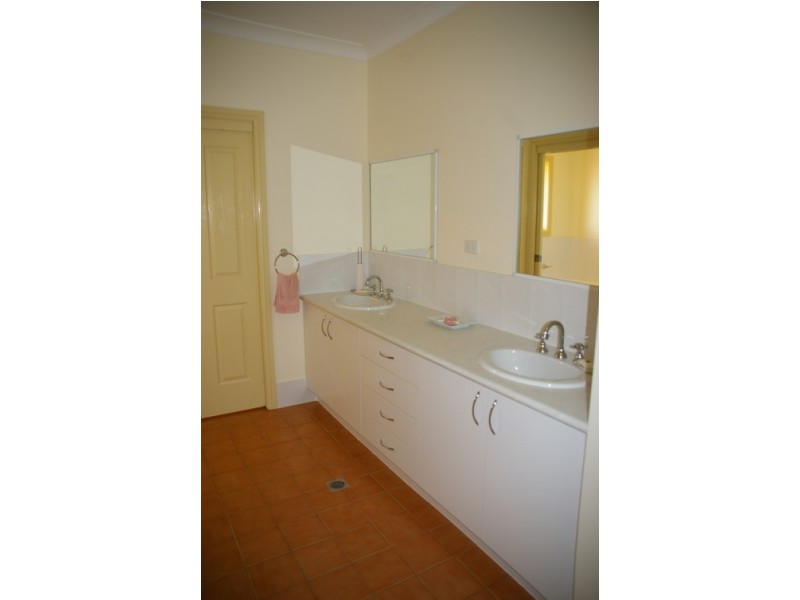 20 Kangaroo Flat Road, Cowra NSW 2794