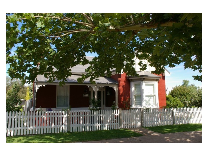 111 Fitzroy Street, Cowra NSW 2794
