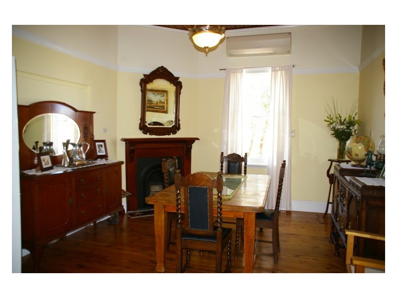 111 Fitzroy Street, Cowra NSW 2794