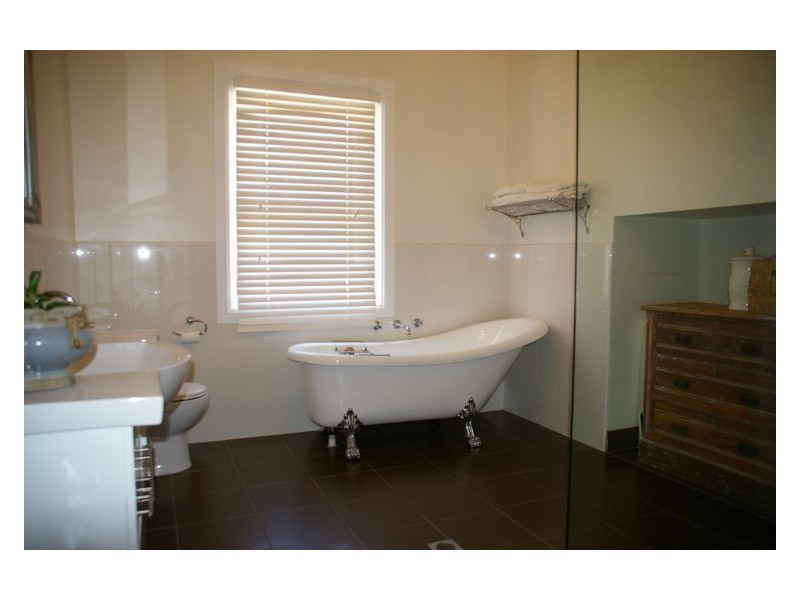 111 Fitzroy Street, Cowra NSW 2794