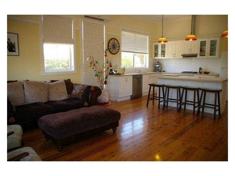 111 Fitzroy Street, Cowra NSW 2794