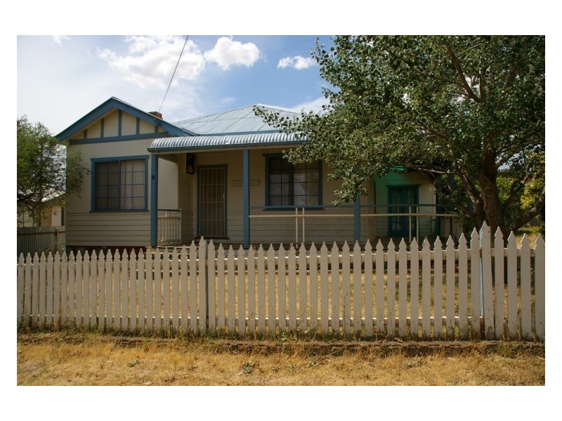 16 Parkes Street, Cowra NSW 2794