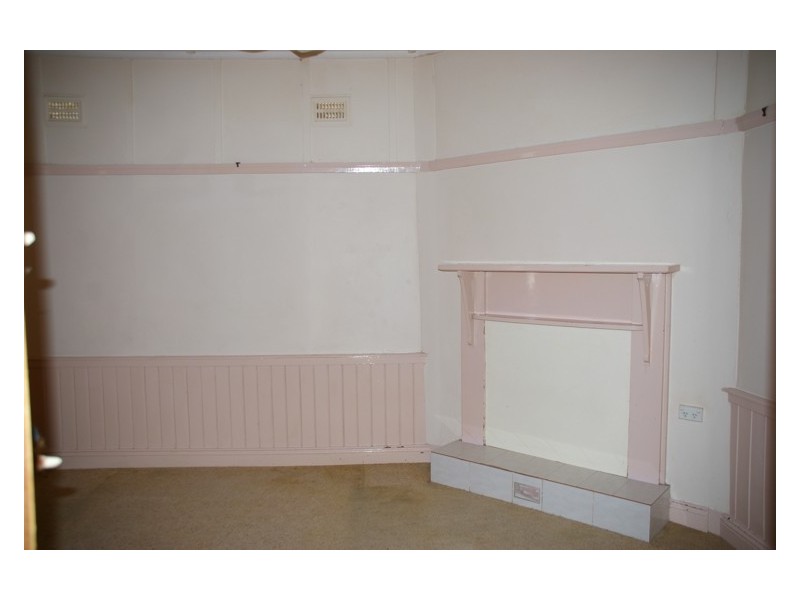 16 Parkes Street, Cowra NSW 2794