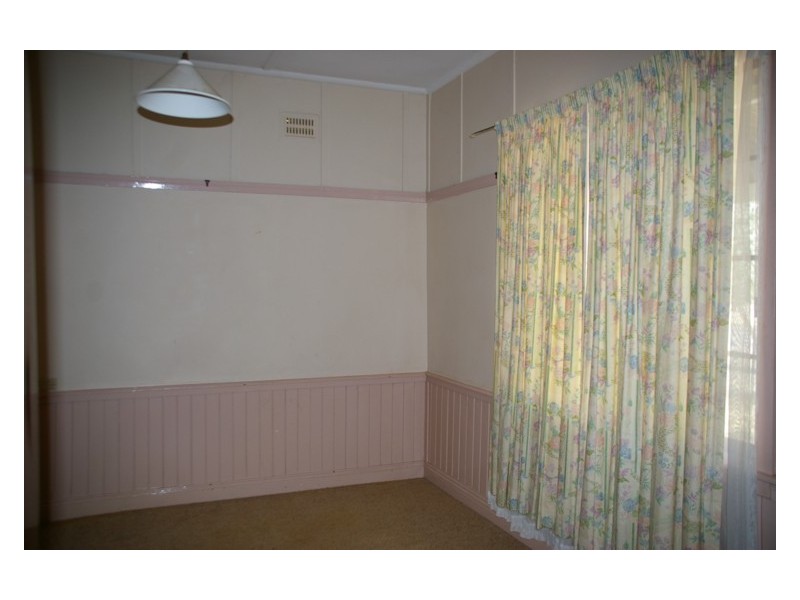 16 Parkes Street, Cowra NSW 2794