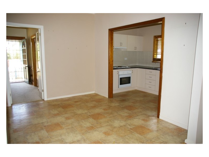 16 Parkes Street, Cowra NSW 2794