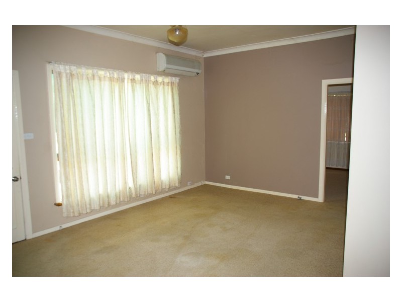 16 Parkes Street, Cowra NSW 2794